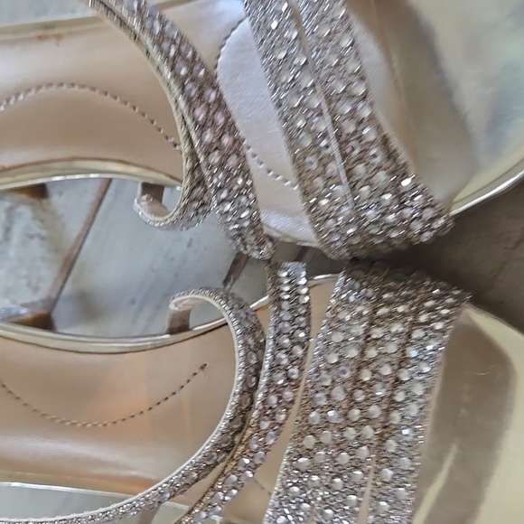 Bandolino Glittering Rhinestone Silver Strappy Open Toe Heels Rhinestone - Picture 3 of 13